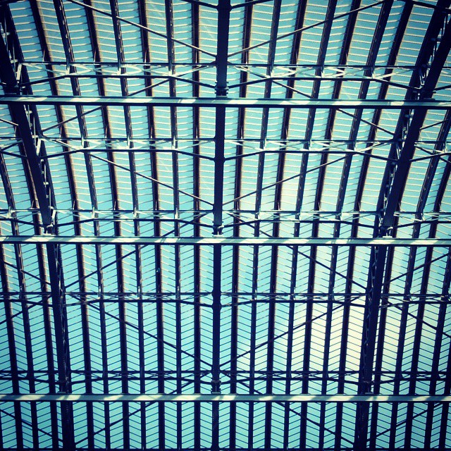 Toit vitré d'une gare